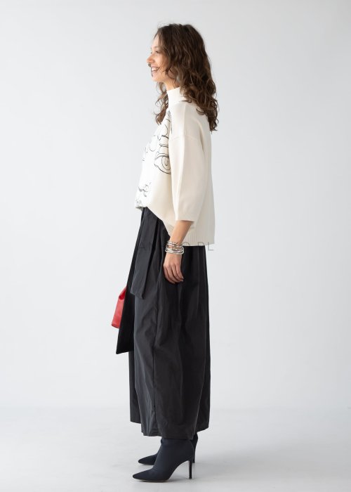 Czarna spódnica długa z wiązaniem w pasie i luźnym krojem