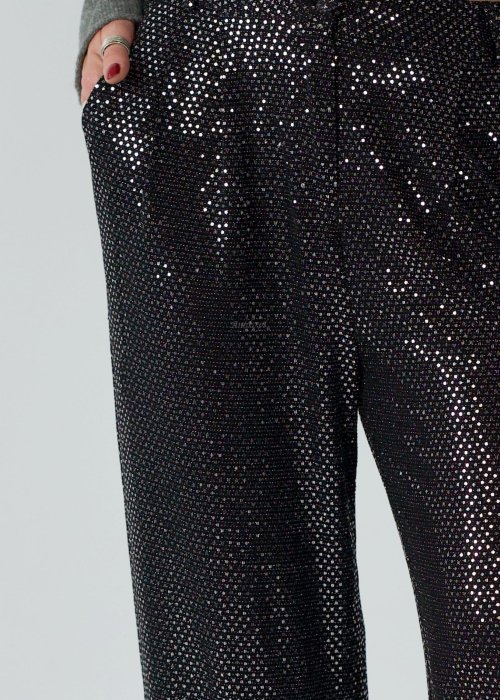 Czarne szerokie spodnie o połyskującej, cekinowej fakturze