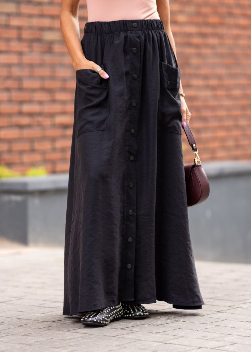 Lekka czarna spódnica damska Sporty Mood maxi o szerokim kroju z gumą w pasie i dekoracyjnymi napami