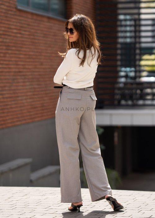 Szare spodnie damskie z wysokim stanem i szerokimi nogawkami, elegancki fason z zakładkami w nowoczesnej stylizacji.