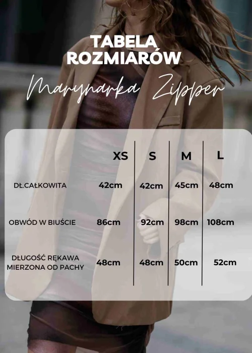 Krótki żakiet damski w szaro-beżową jodełkę, o taliowanym fasonie, z podkreśloną linią ramion, zapięciem na srebrny zamek błyskawiczny, stójką i wydłużonymi mankietami.