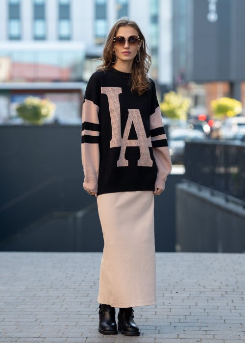 Beżowa spódnica damska ołówkowa o długości midi, dopasowana, z wysokim stanem