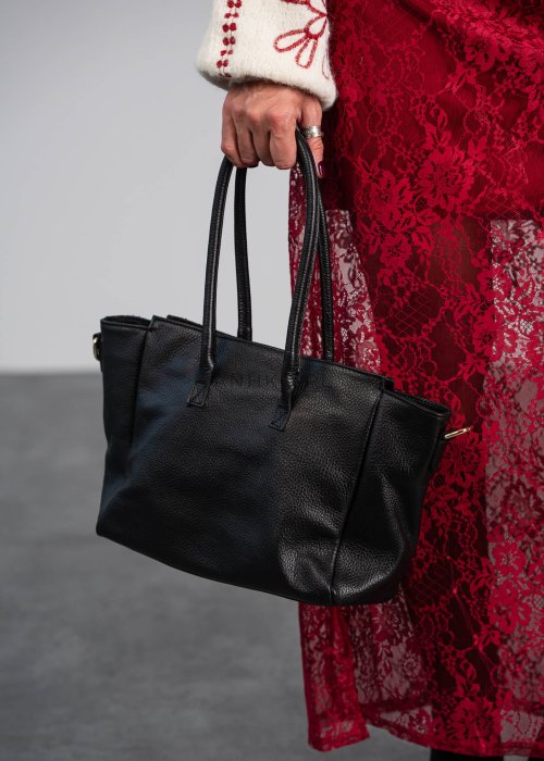 boody-torebka-czarna-usztywniane-dno-zlote-detale (1).jpg