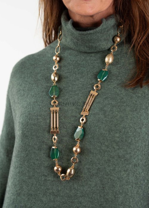 emerald-elegance-dlugi-naszyjnik-zloty-zielone-kamienie (4).jpg