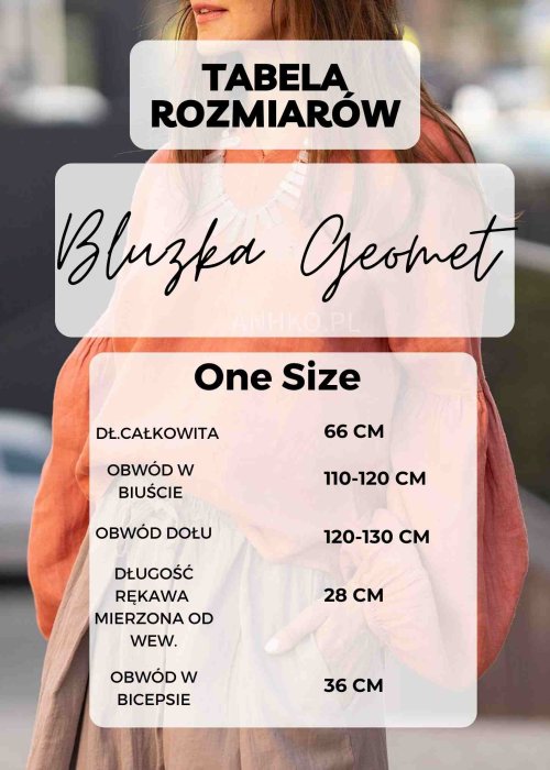 Czarna bluzka z kołnierzykiem i geometrycznym wzorem w biało-czarną mozaikę