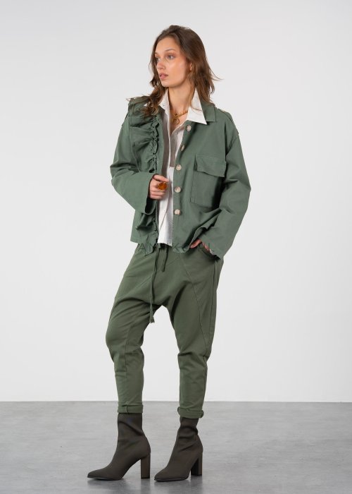 Lekka kurtka z falbaną z przodu w głębokim khaki kolorze, doskonała do casualowych stylizacji