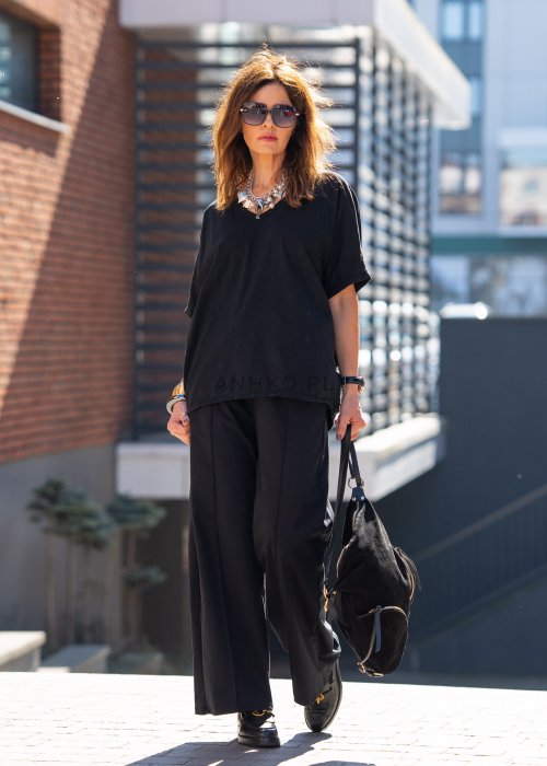 serius-zamszowa-torebka-plecak-czarna-zloty-detal (3).jpg