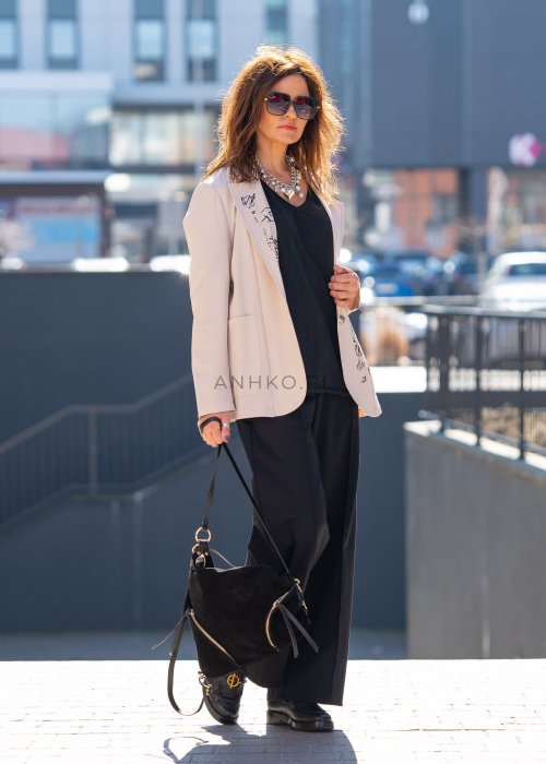 serius-zamszowa-torebka-plecak-czarna-zloty-detal (1).jpg