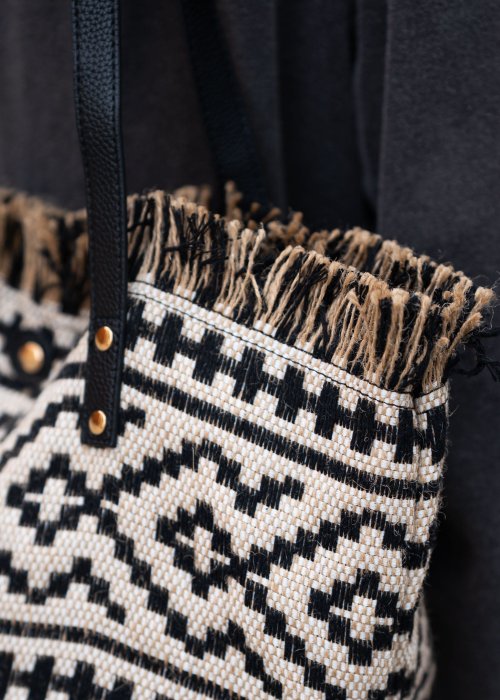 total-boho-torebka-boho-z-juty-czarna-bezowa (1).jpg