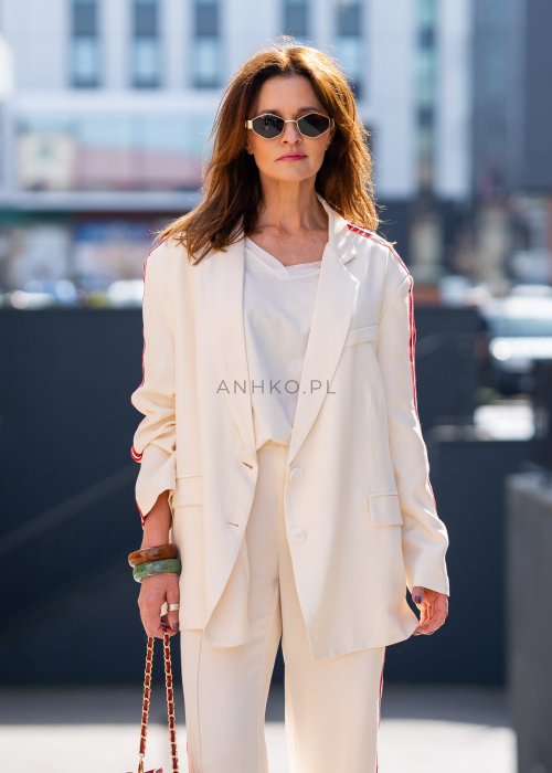 simple-bransoletka-brazowa-zywica (1).jpg