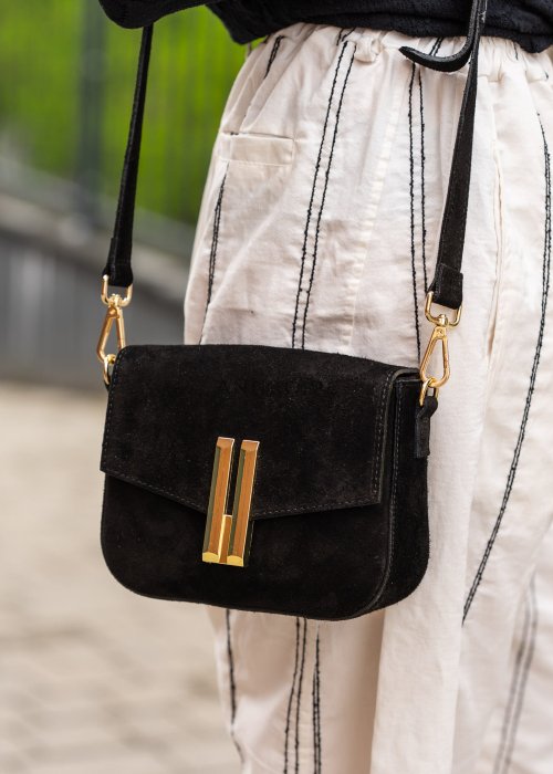 torebka-zamszowa-two-stripes-czarna (1).jpg