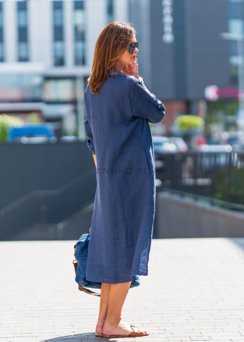 Lniana sukienka koszulowa midi w kolorze granatowym z cekinowym kołnierzykiem i kieszenią, styl miejski z naturalną elegancją.