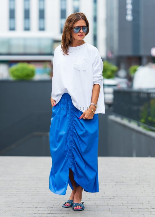 Niebieska spódnica maxi z marszczeniem z przodu – elegancka spódnica damska z wysokim stanem