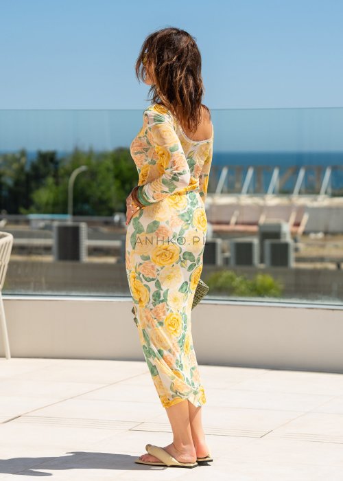 Dopasowane body damskie w żółte róże z długim rękawem i dekoltem łódkowym, podkreślające sylwetkę.