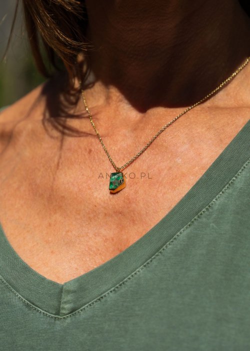 duality-naszyjnik-zielony-agat-zloty-metal (1).jpg