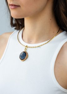 Naszyjnik z naturalnym czarnym kamieniem Cile I w kolorze złotym