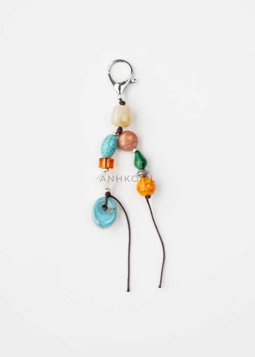 breloczek-summer-boho-z-kolorowymi-kamyczkami-srebrny-karabinczyk-brazowy-sznurek.jpg