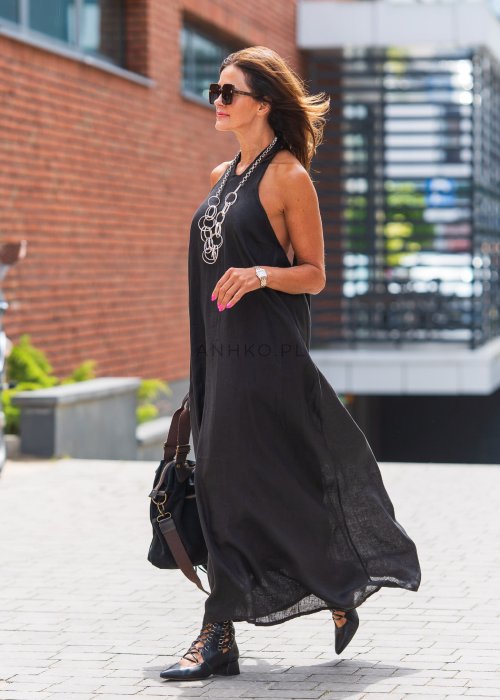 Czarna lniana sukienka maxi bez rękawów z wiązaniem na karku, w luźnym kroju i stylu boho