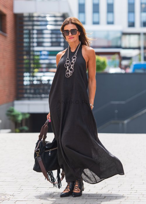 Czarna lniana sukienka maxi bez rękawów z wiązaniem na karku, w luźnym kroju i stylu boho