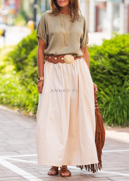 Beżowa spódnica maxi z elastyczną talią, lekki i rozkloszowany fason w kobiecej, swobodnej stylizacji.