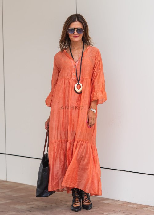Lniana sukienka maxi w kolorze pomarańczowym z guziczkami, luźny krój boho z falbaną