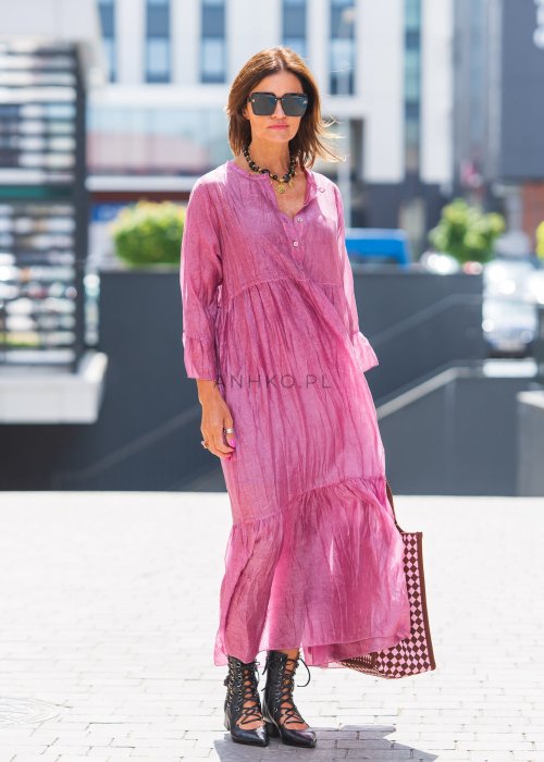 Lniana sukienka maxi w odcieniu malinowego różu z guziczkami, luźny krój boho z falbaną
