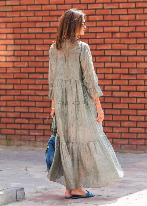 Lniana sukienka maxi w kolorze szałwiowej zieleni z guziczkami i falbaną, luźny krój boho