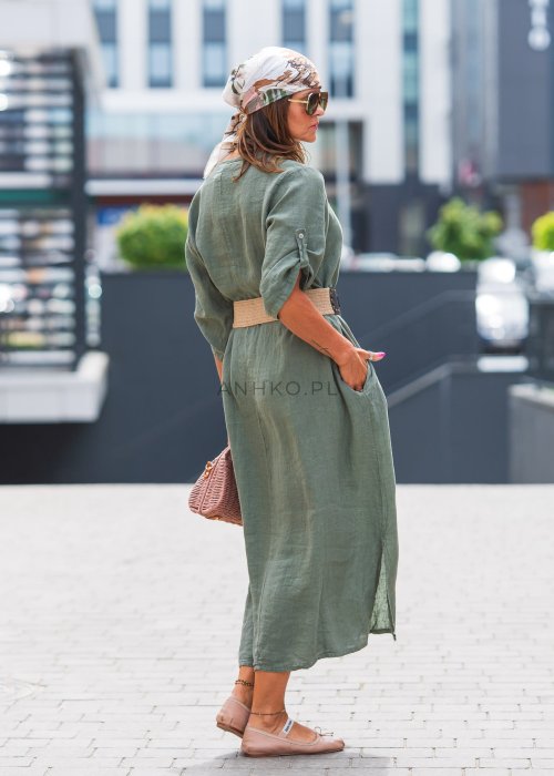 Lniana sukienka maxi w kolorze szałwiowej zieleni z podwijanymi rękawami i rozcięciem z tyłu, luźny krój