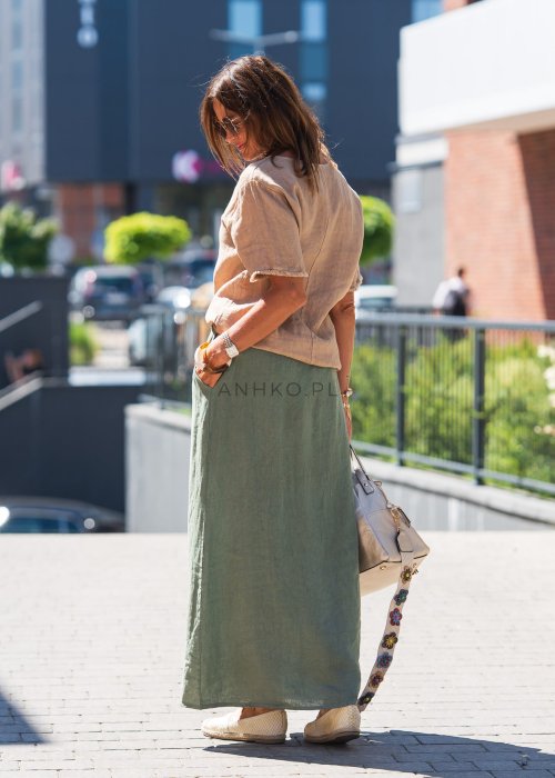 Zielona, lniana spódnica maxi z rozcięciem z przodu, ozdobnymi guzikami i haftowanymi kwiatami w stylu boho