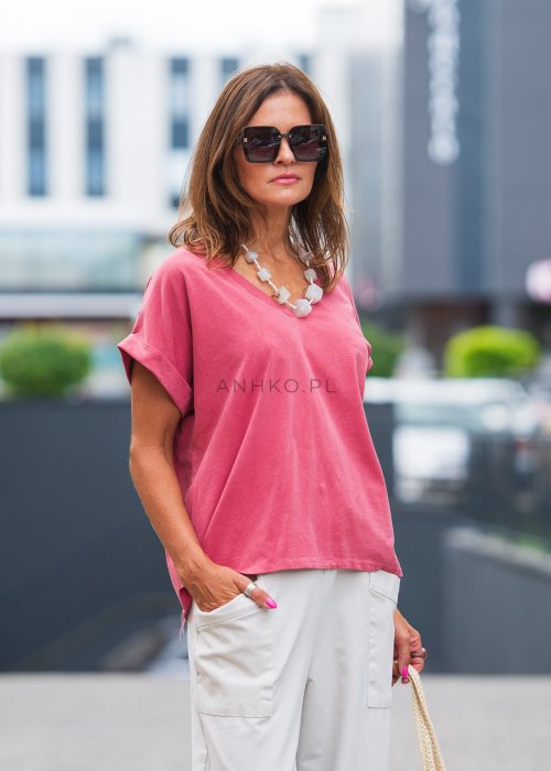 Różowa bluzka z dekoltem V i podwiniętymi rękawami w luźnym kroju oversize