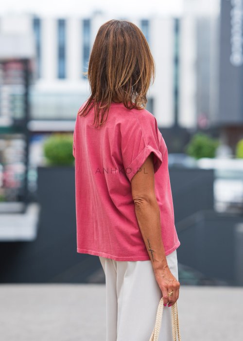 Różowa bluzka z dekoltem V i podwiniętymi rękawami w luźnym kroju oversize