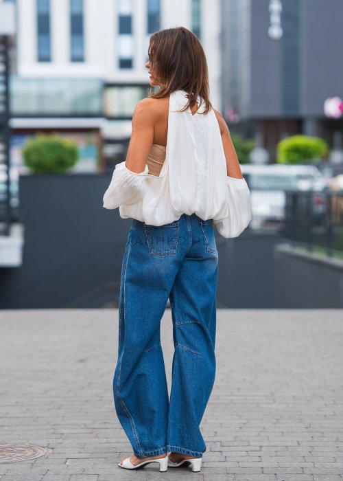 Jeansy damskie w kolorze granatowym, szerokie nogawki, przeszycia na wysokości kolan, fason oversize