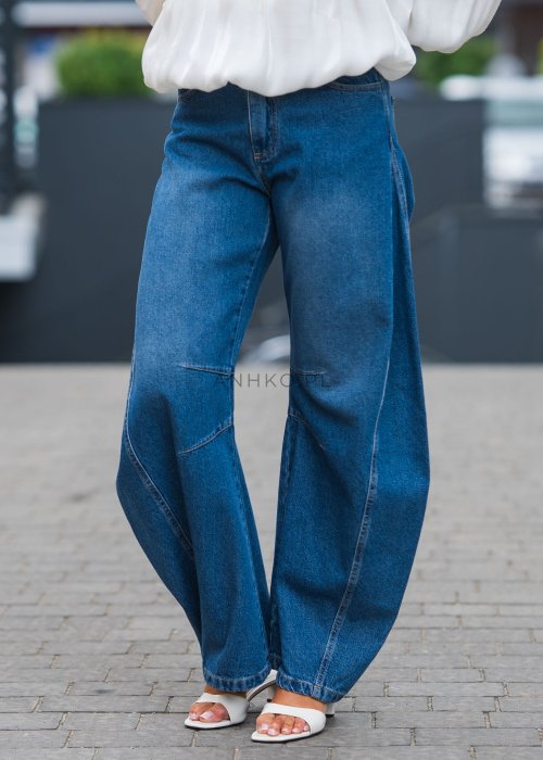 Jeansy damskie w kolorze granatowym, szerokie nogawki, przeszycia na wysokości kolan, fason oversize