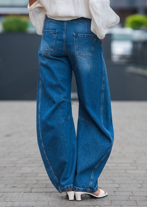 Jeansy damskie w kolorze granatowym, szerokie nogawki, przeszycia na wysokości kolan, fason oversize