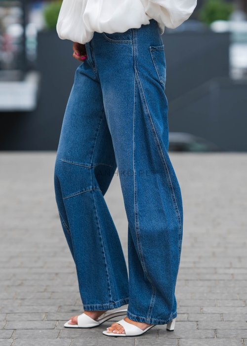 Jeansy damskie w kolorze granatowym, szerokie nogawki, przeszycia na wysokości kolan, fason oversize