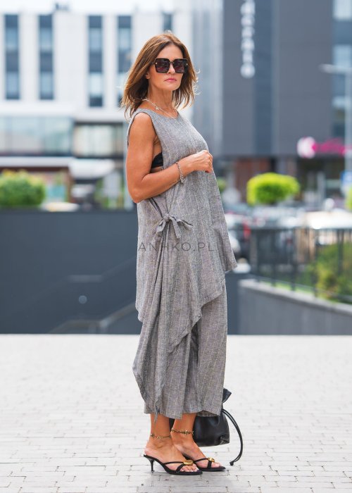 Lniana bluzka bez rękawów w szaro-beżową kratkę, z asymetrycznym dołem, w stylu boho