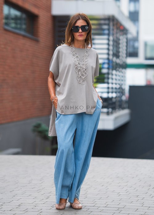 Jasnoniebieskie spodnie damskie z denimu, szerokie nogawki, wysoki stan z gumką, haft "love" przy kieszeni