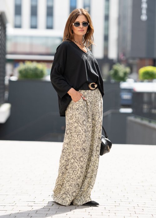 Szerokie spodnie lniane damskie w stylu boho, beżowe z czarnym kwiatowym wzorem, wysoki stan, moda damska casual