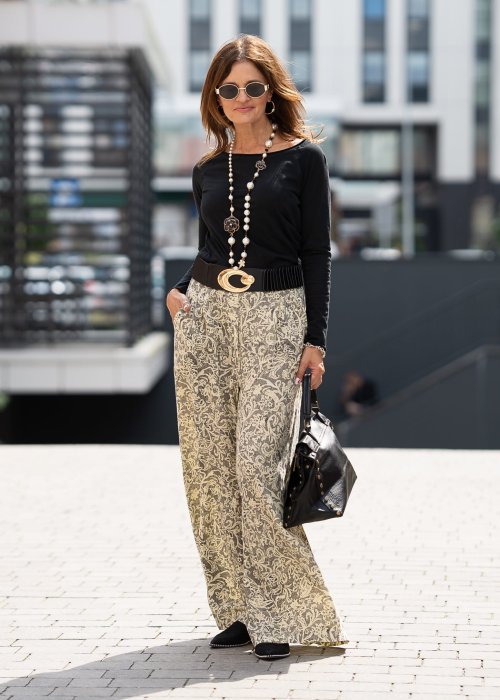 Szerokie spodnie lniane damskie w stylu boho, beżowe z czarnym kwiatowym wzorem, wysoki stan, moda damska casual