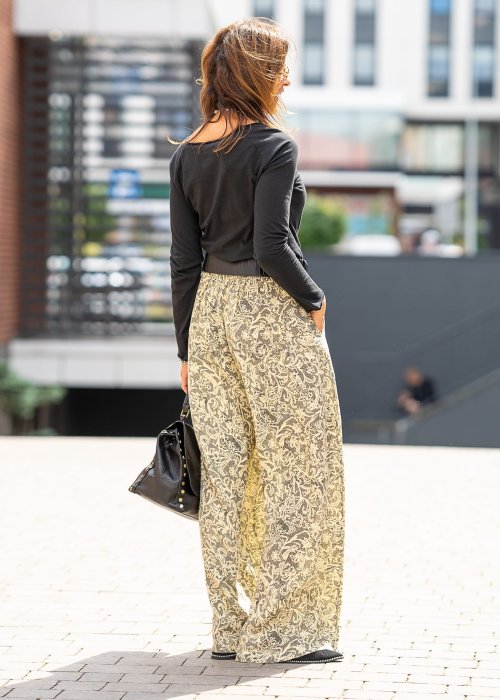 Szerokie spodnie lniane damskie w stylu boho, beżowe z czarnym kwiatowym wzorem, wysoki stan, moda damska casual