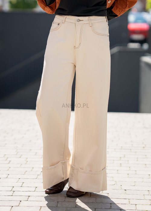 Kremowe spodnie damskie wide leg z szeroką nogawką i wysokim stanem, minimalistyczny fason, elegancka stylizacja casual