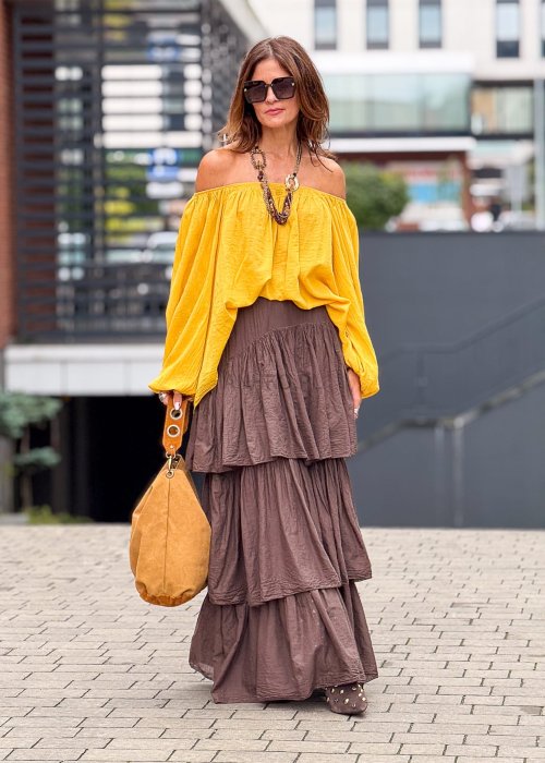 Brązowa długa spódnica boho z bawełny, rozkloszowana, w stylu tiered z szerokimi falbanami i naturalnym wykończeniem