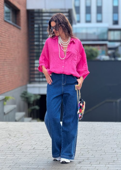 Różowa koszula lniana oversize z kołnierzykiem i długim rękawem, lekka tkanina, styl casual boho