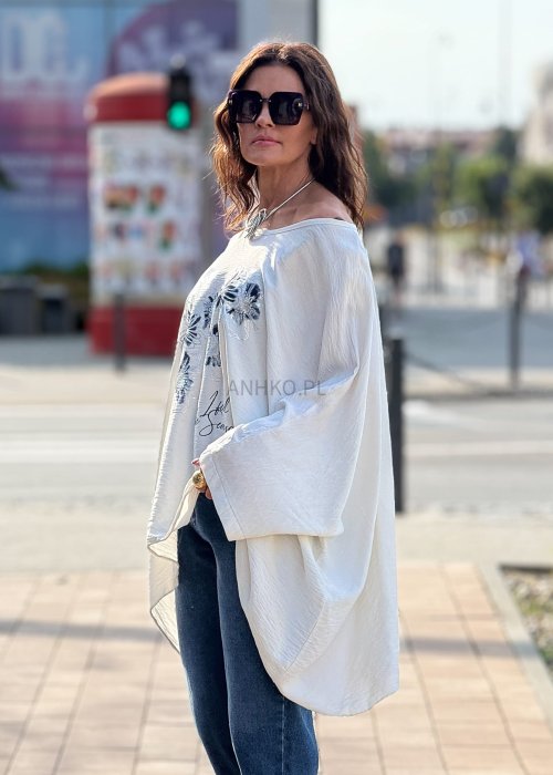 Biała bluzka oversize z szerokim rękawem, nadrukiem kwiatowym i błyszczącymi aplikacjami, lekka tkanina w stylu casual