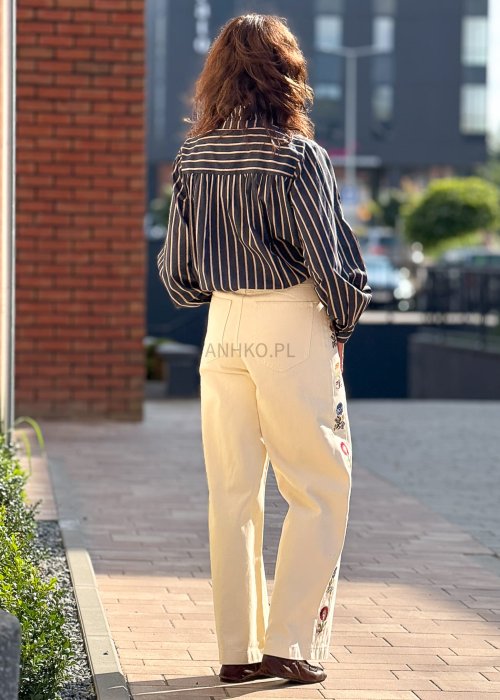 Grubsze bawełniane Spodnie damskie Folk Spirit Trousers z kwiatowym haftem, proste lekko rozszerzane z wysokim stanem