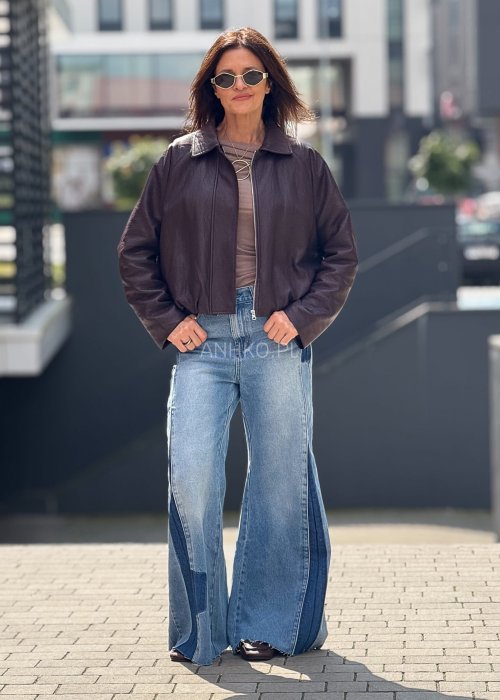 Kurtka z ekoskóry w kolorze burgundowymz luźnym fasonem i lekko ściąganym dołem