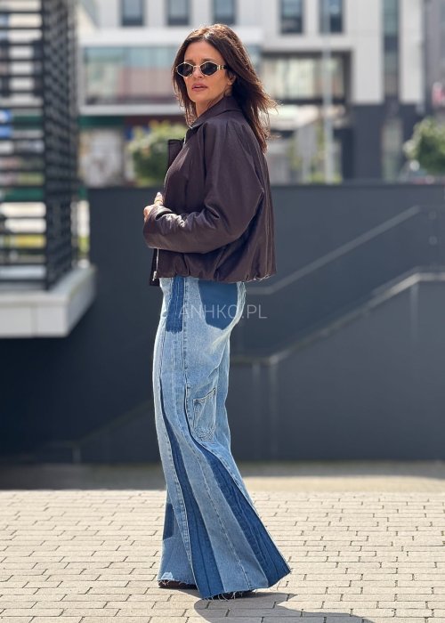 Kurtka z ekoskóry w kolorze burgundowymz luźnym fasonem i lekko ściąganym dołem