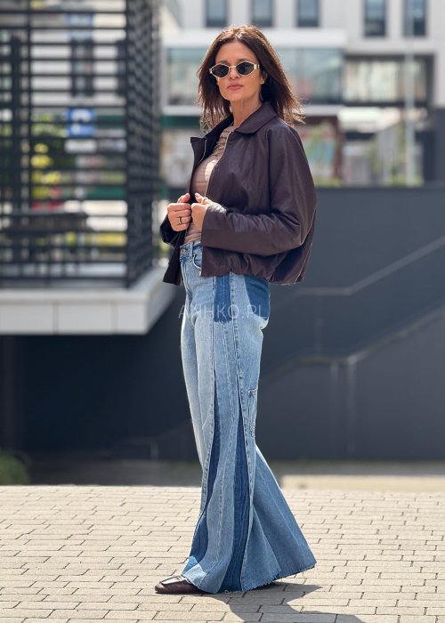 Kurtka z ekoskóry w kolorze burgundowymz luźnym fasonem i lekko ściąganym dołem