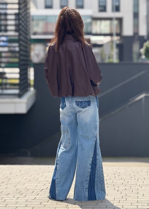 Kurtka z ekoskóry w kolorze burgundowymz luźnym fasonem i lekko ściąganym dołem