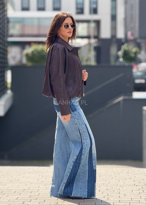 Kurtka z ekoskóry w kolorze burgundowymz luźnym fasonem i lekko ściąganym dołem